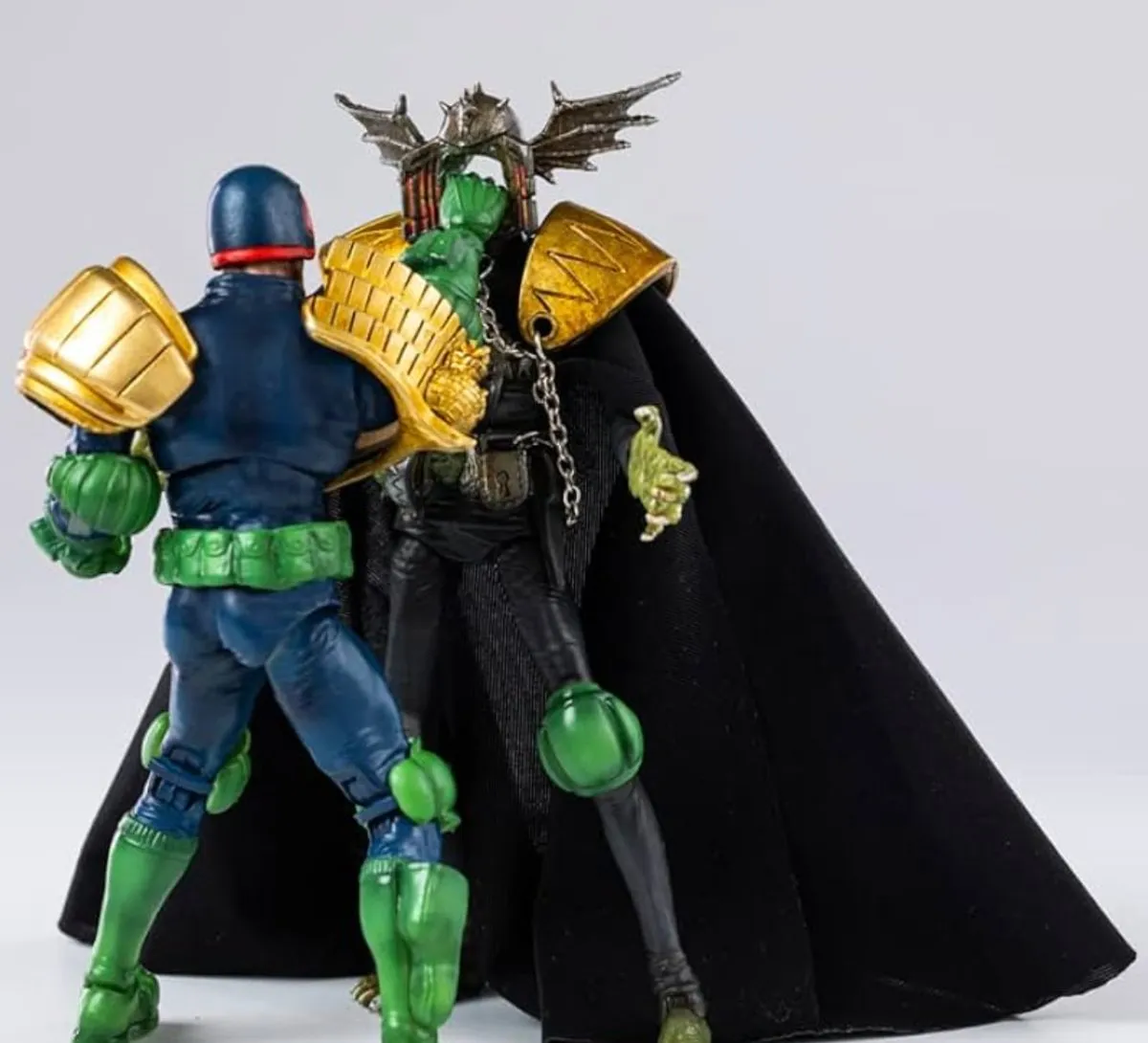 Judge Dredd Gaze Into Fist Of Dredd PX 1/18 Scale Action Figure 2 Pack